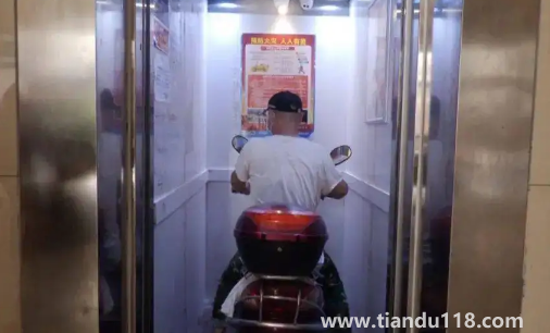 電動車進(jìn)入電梯違法嗎1